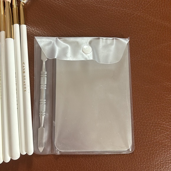 Can B Beauty white & gold pro makeup brush set of 19 + pallette, spatula & case - Picture 3 of 6
